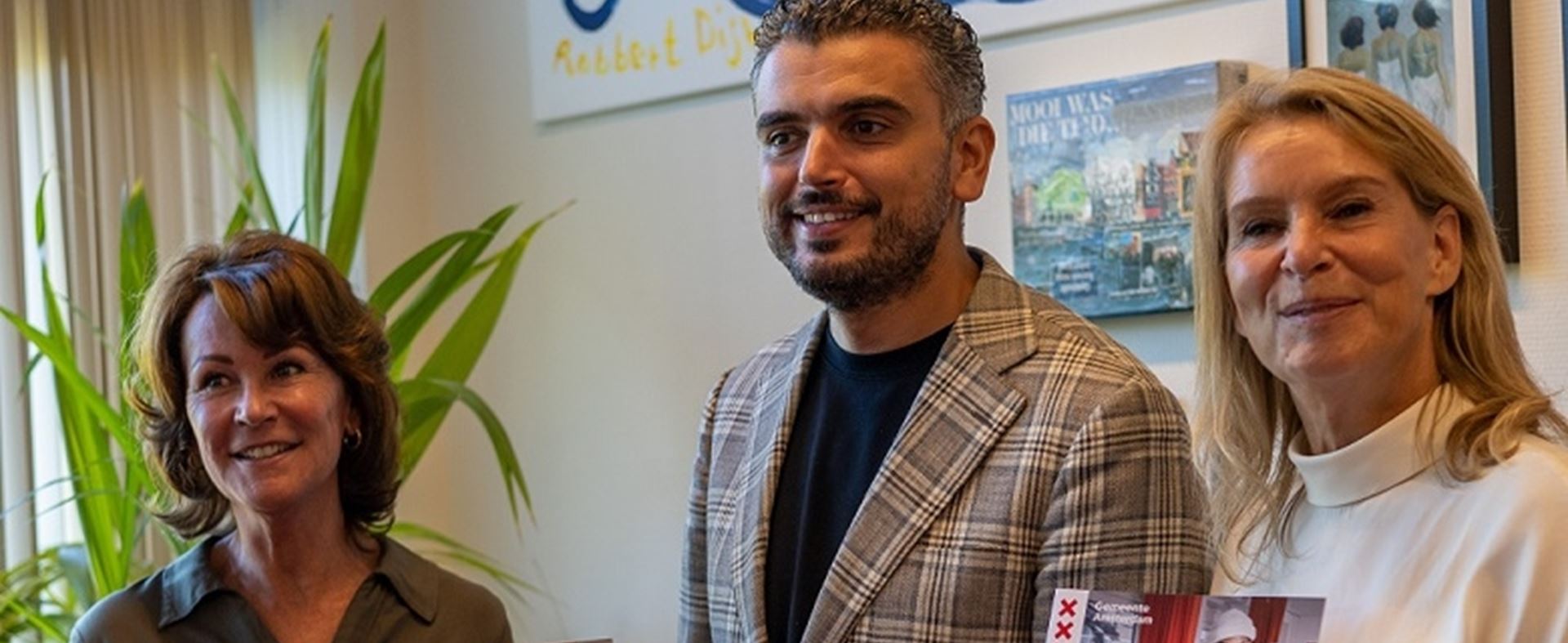 Wethouder Mbarki overhandigt MBO-Agenda